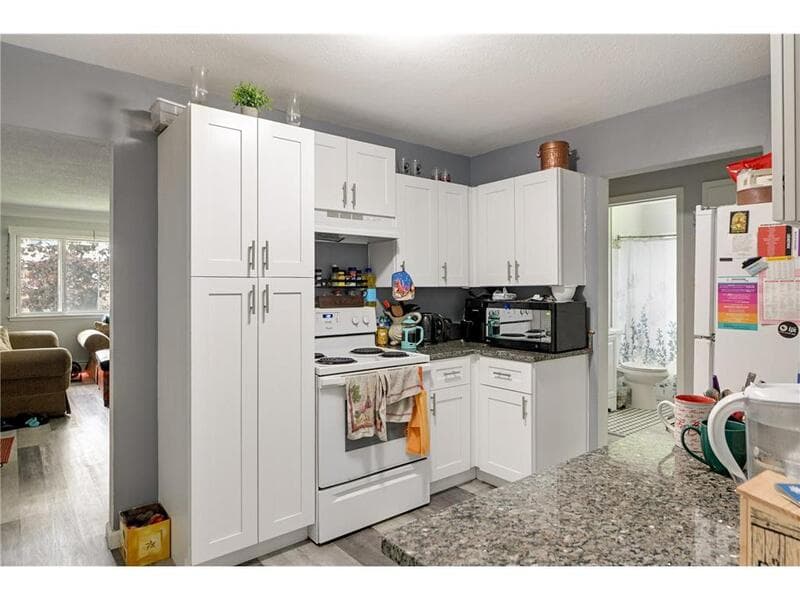 Newport Condo: 1659 10th Ave
