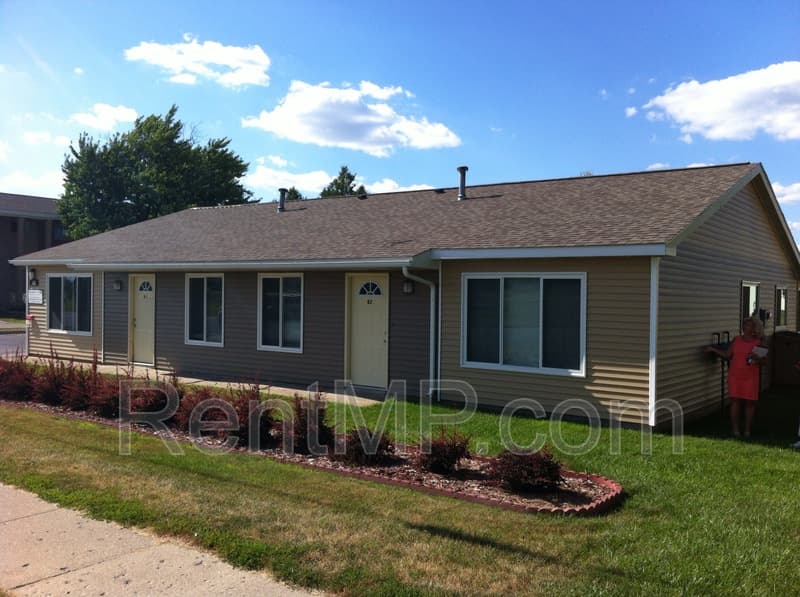 Mt Pleasant Townhome: 722 W Broomfield - Unit H01