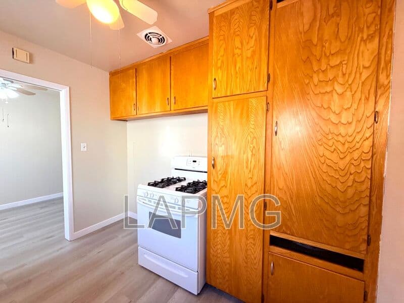 Burbank House: 318 N. Seventh St.