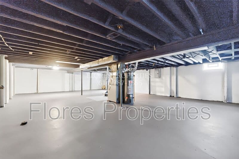 Columbus House: 2561 Milverton Way