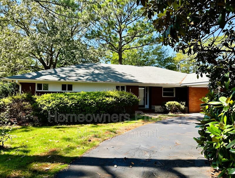 Fayetteville House: 314 Westview Drive