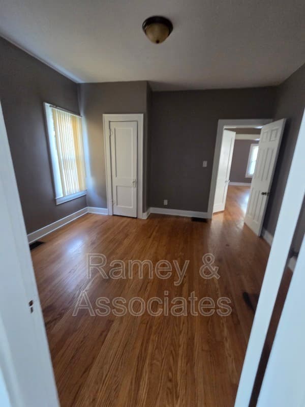 Louisville House: 3220 Grant Ave