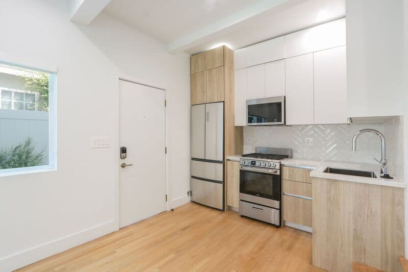 Santa Monica Condo: 1022 Pacific St