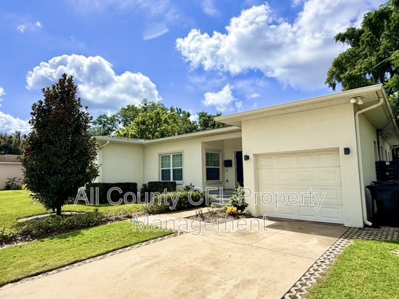 Orlando House: 2408 Corrine Drive