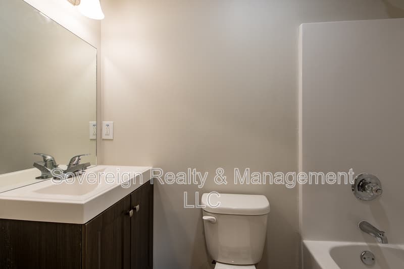 Atlanta House: 455 Bolton Rd NW