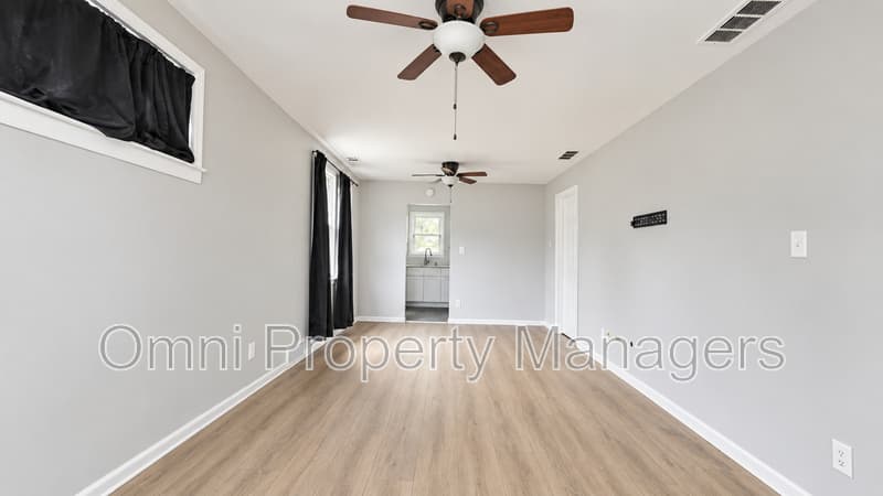 warren House: 8030 Chalmers Ave