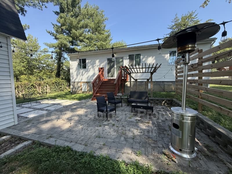 Richmond House: 1658 Foster Road