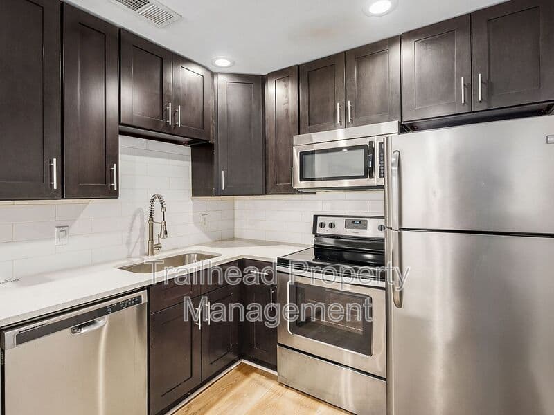 Overland Park House: 6601 W 94th Terrace