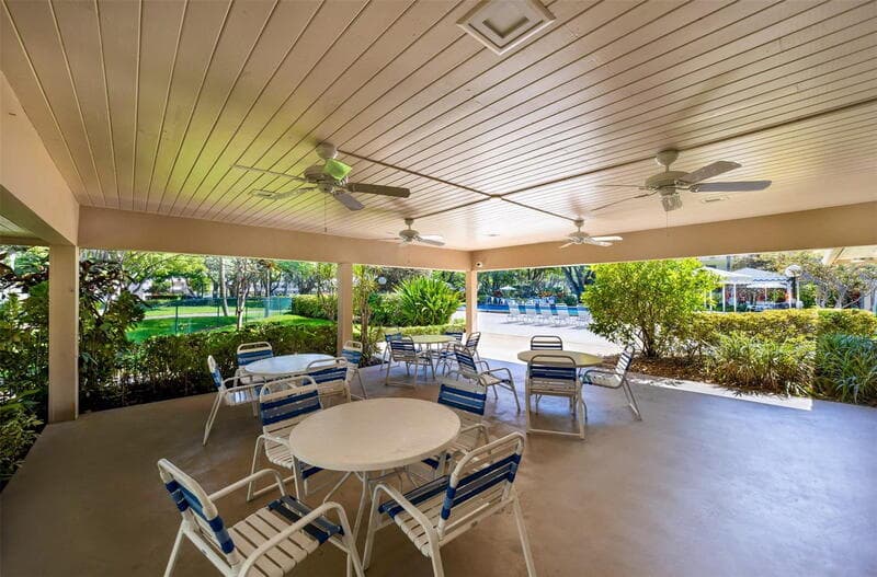 POMPANO BEACH Condo: 3641 Oaks Clubhouse Drive
