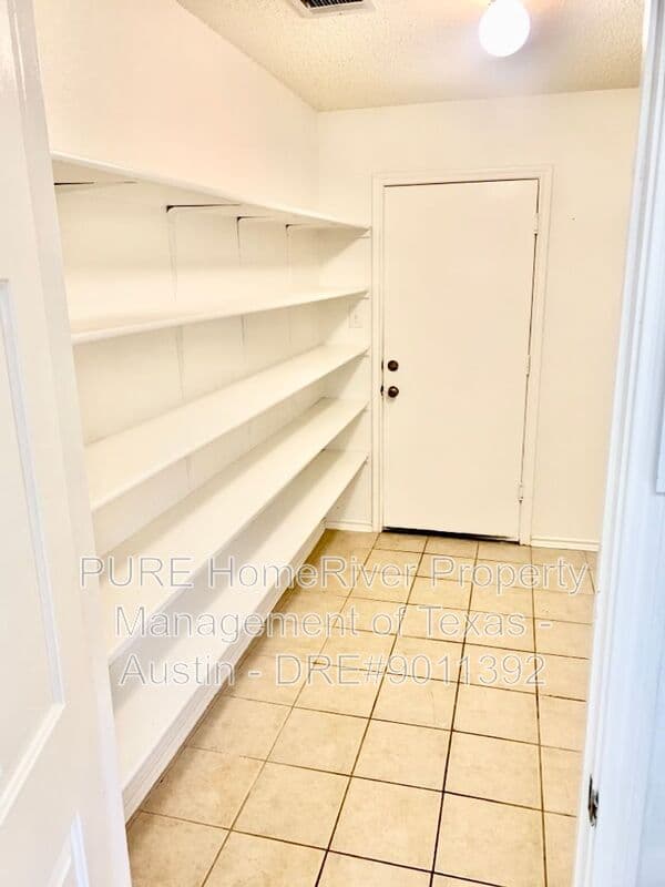 Cedar Park House: 1614 Paper Moon Dr