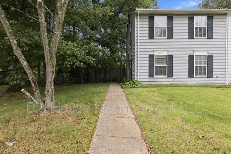 Waldorf Townhome: 1554 Pin Oak Dr