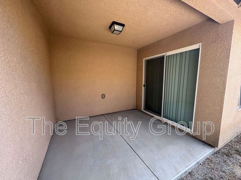 Tulare House: 2109 Bella Oaks Drive
