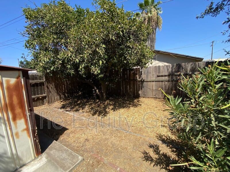Visalia House: 1220 S Church Street