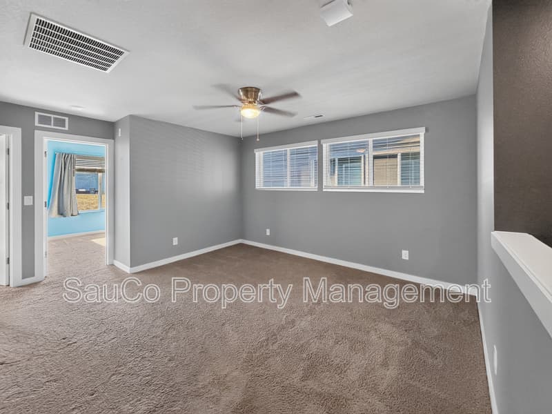 Hillsboro House: 6516 Southeast Genrosa Street