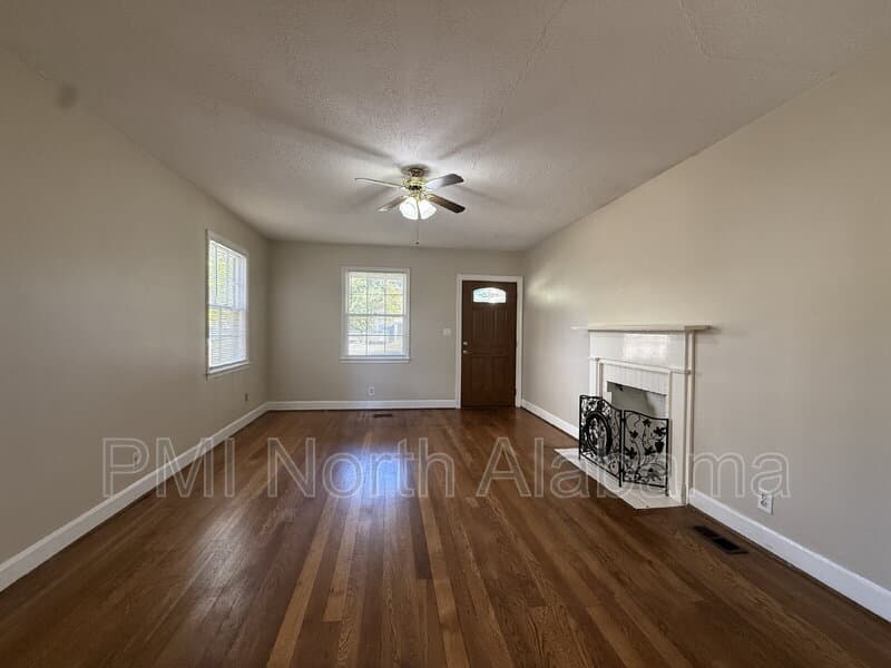 Huntsville House: 2026 Vanderbilt Dr SW