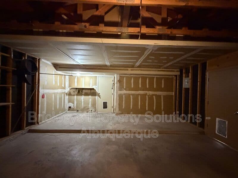 Albuquerque House: 5812 Brahma Dr NW