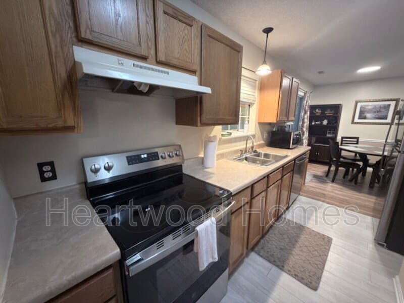 West Columbia House: 264 Orchard Hill Drive