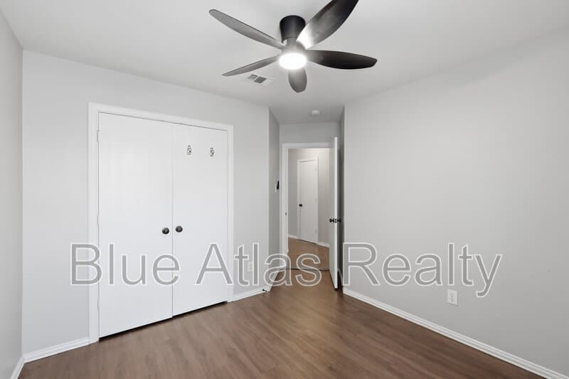 Little Elm House: 1012 Waterview Drive