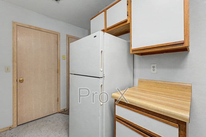 Fayetteville House: 1366 E Sequoyah Ct