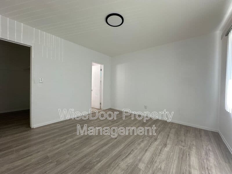 Santa Ana Condo: 1409 W Lingan