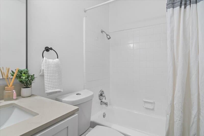 Austin Condo: 3704 Speedway