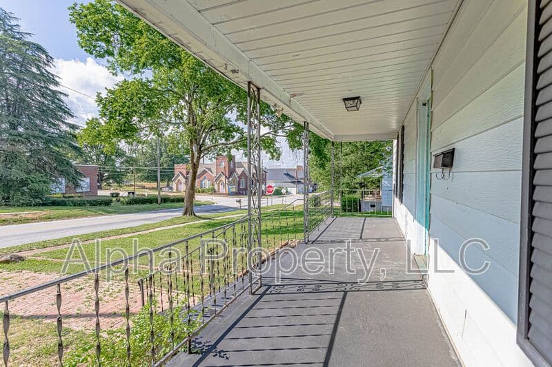 Greenville House: 32 Allen St