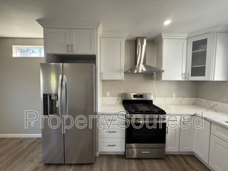 Manteca House: 807 W Yosemite