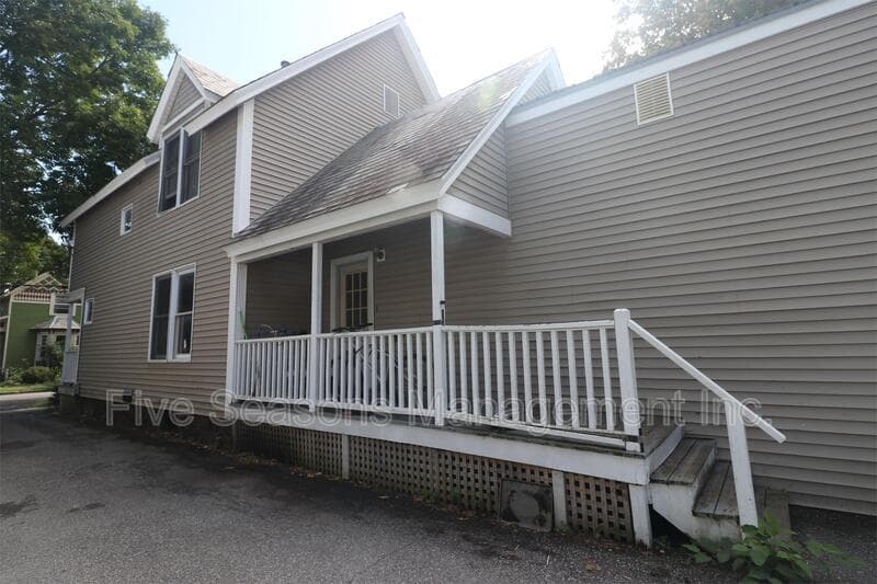Burlington House: 127 North Union St