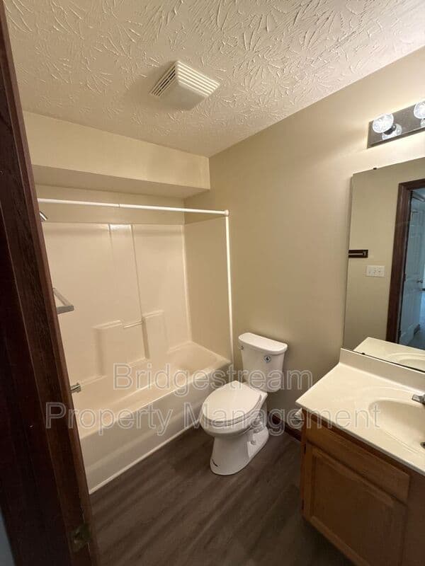 Germantown House: 118 Colonial Circle