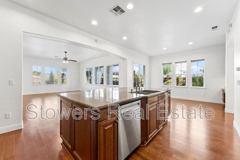 Danville House: 310 La Spezia