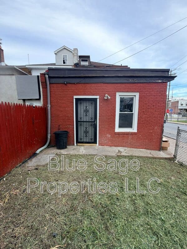 Darby Condo: 101 S 5th St