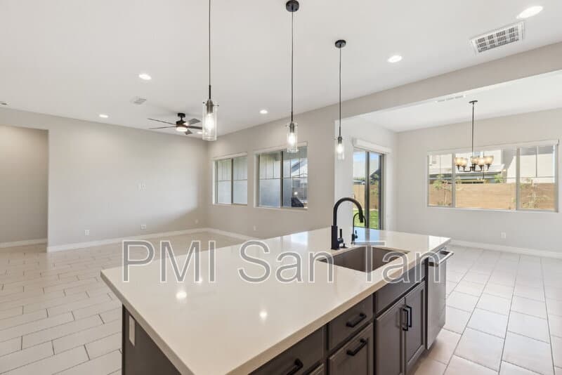 Queen Creek House: 20598 East Avenida Del Valle Court