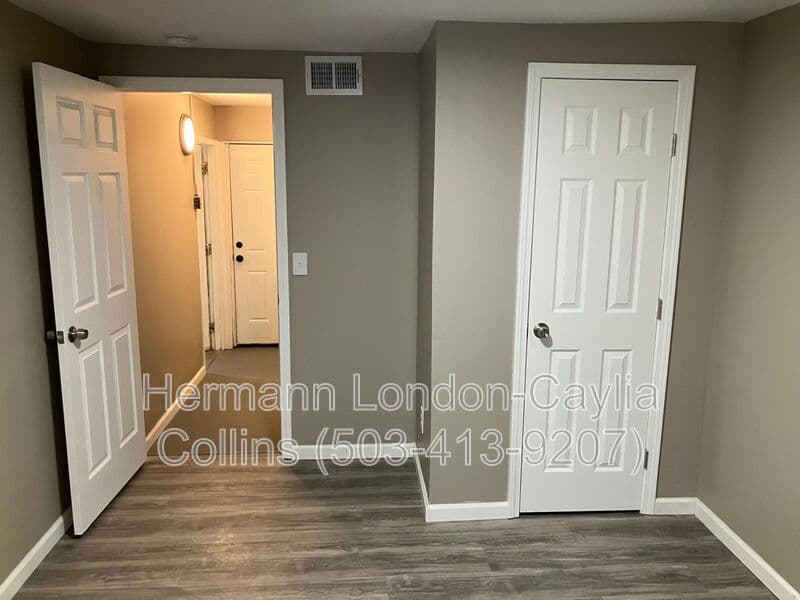 Saint Louis House: 9859 Vickie Pl