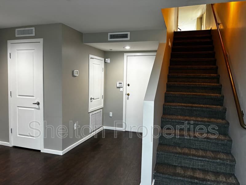 Tempe House: 525 W Lakeside Dr Unit 108
