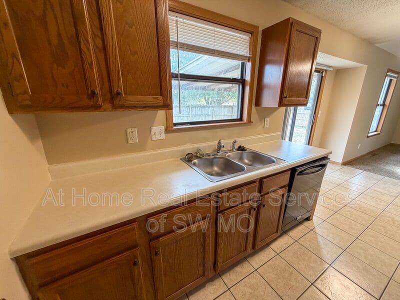 Springfield House: 3110 W Webster