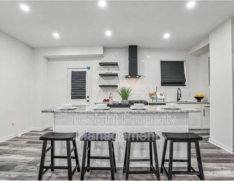 Columbus House: 410 South Central Avenue
