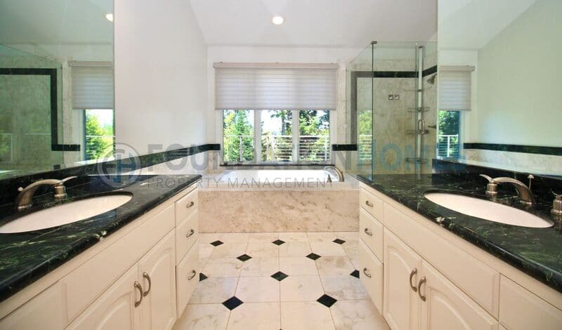 Kentfield House: 309 Crown Rd