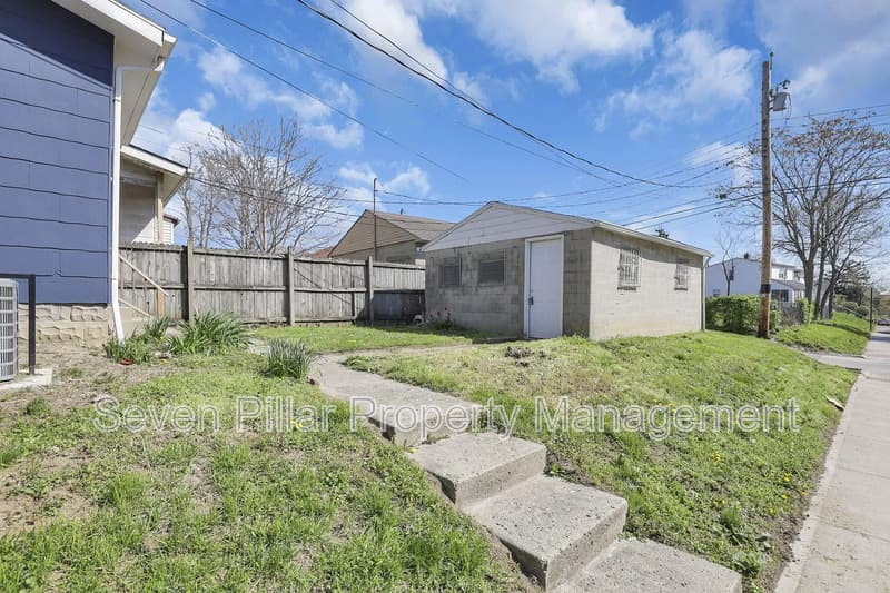 Columbus House: 522 Ryan Ave