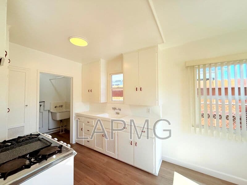 Los Angeles House: 3531 12th Avenue