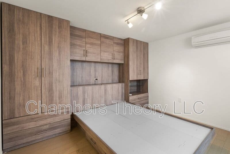 Washington Condo: 2422 17th St