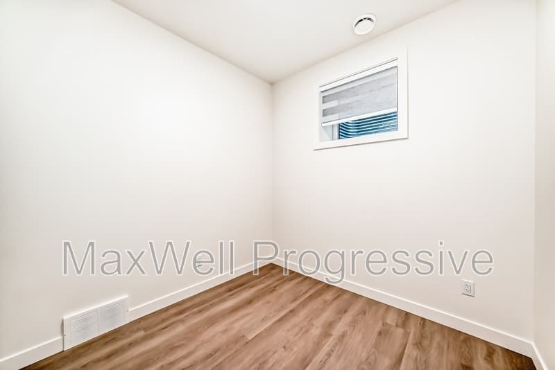 Edmonton Townhome: 15720 103 Ave