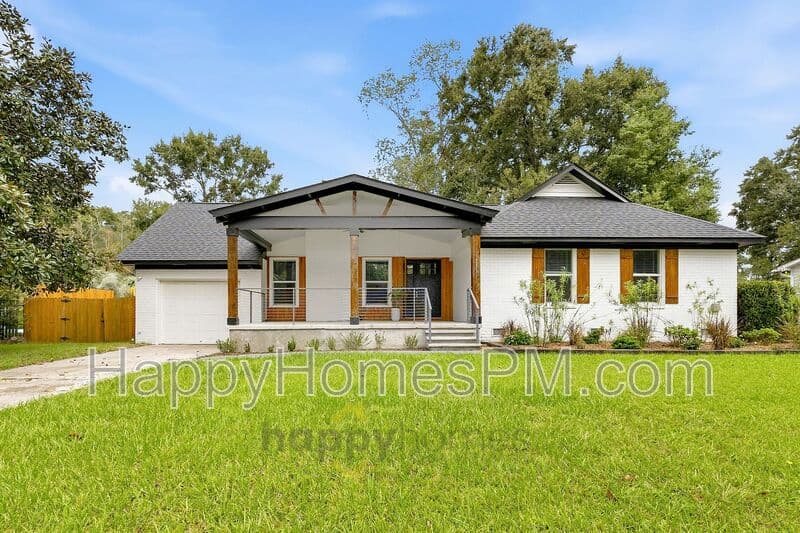 Summerville House: 111 Flicker Lane