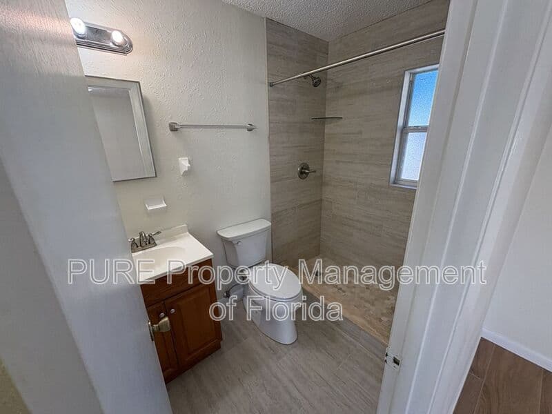 Ocala House: 6807 NW 62nd Place