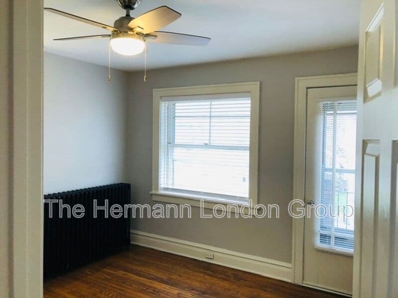 Saint Louis Condo: 4936-4938 Potomac