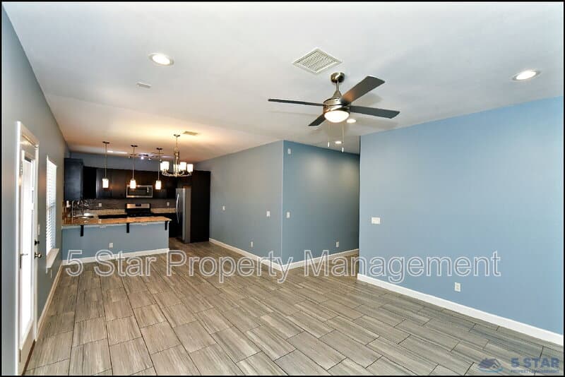 El Paso House: 14972 Louis Baudoin !!