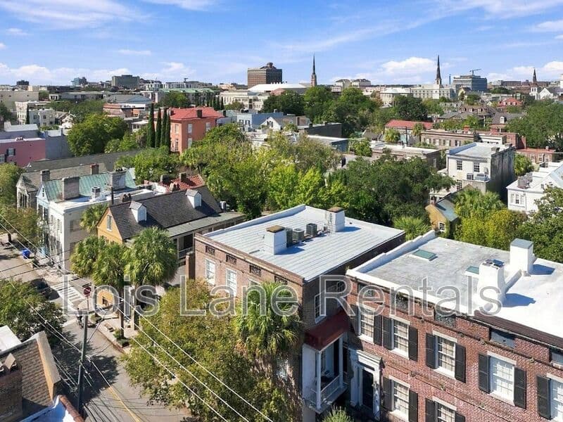 Charleston House: 22 Wentworth Street