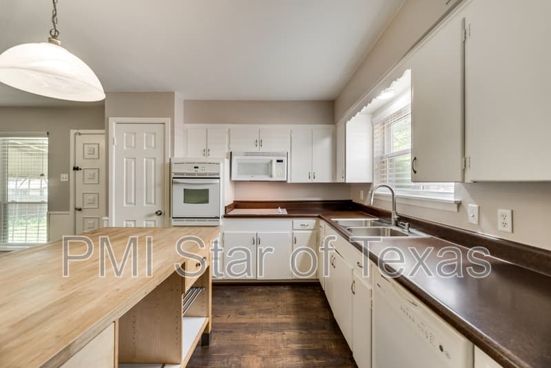 Dallas House: 11643 Rogue Way