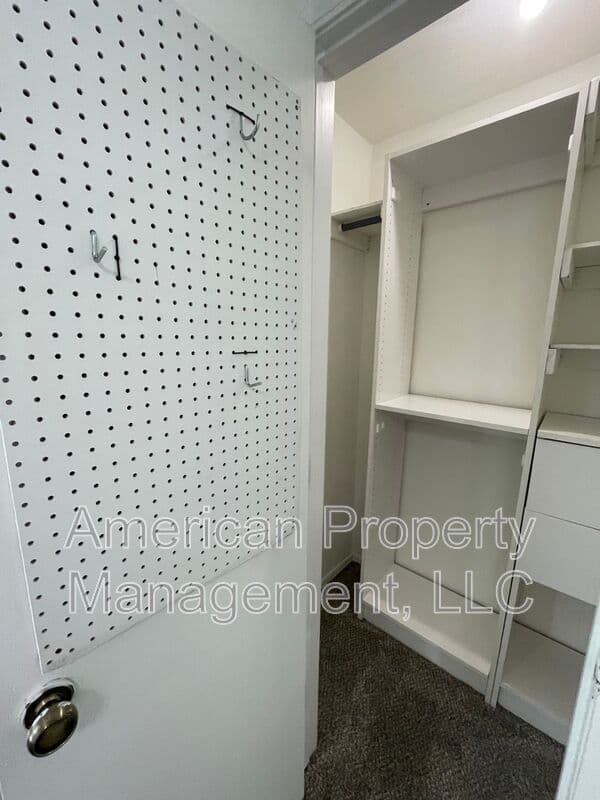Tulsa House: 1704 W 62nd St S