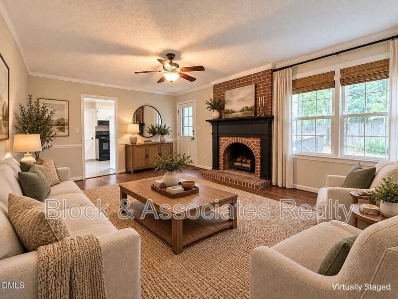 Garner House: 200 Coachman Drive