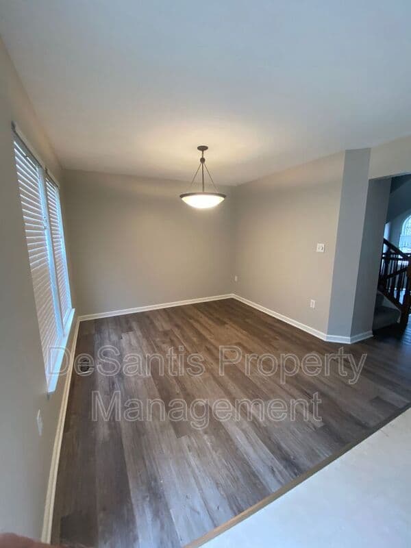 Mars Townhome: 640 Village Green Blvd East